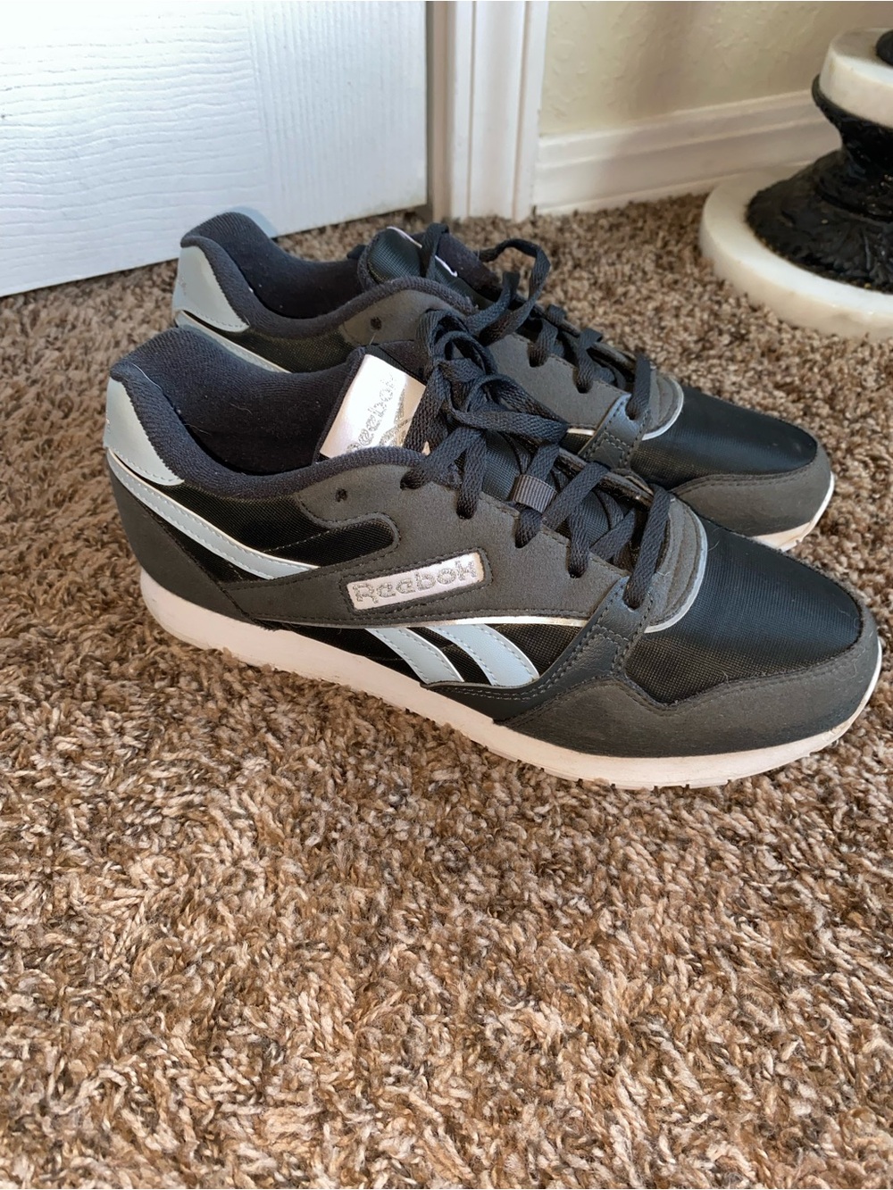 Reebok Classic women’s Black & Gray Running Shoes